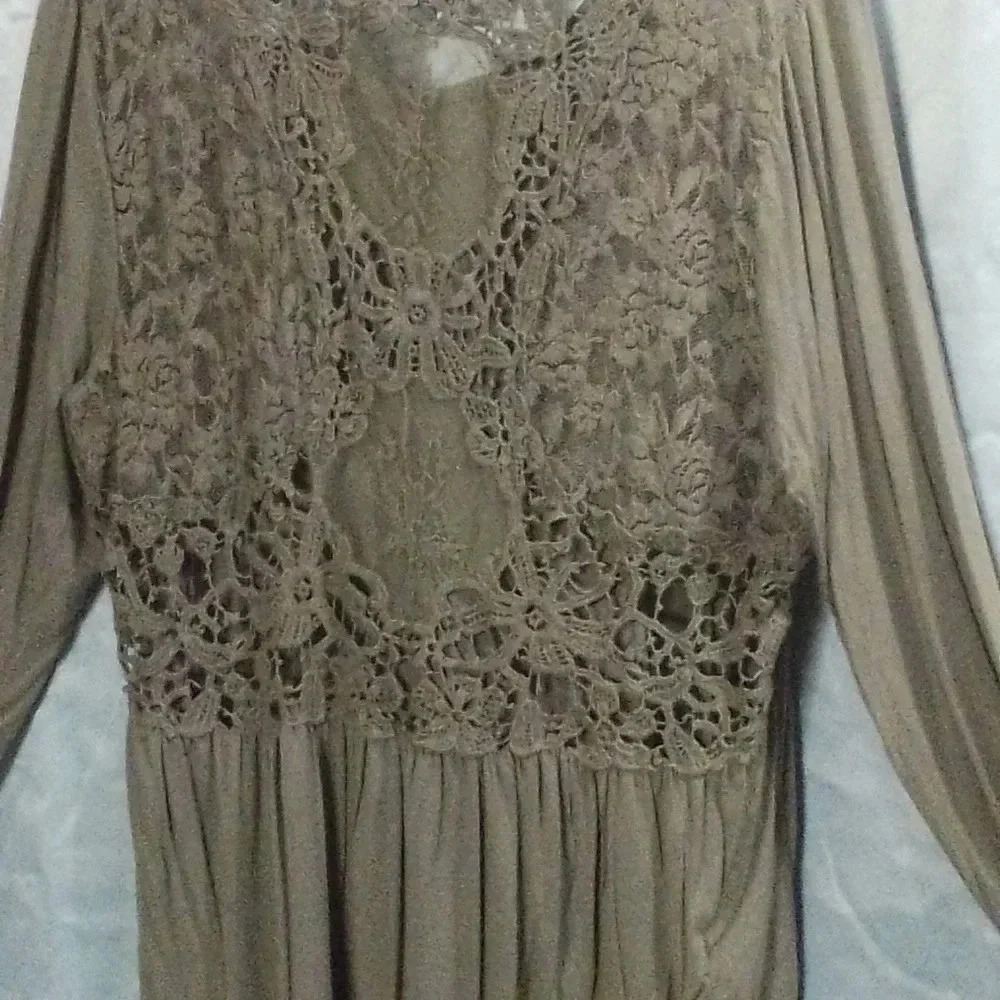 Dress - Picture 3 of 8